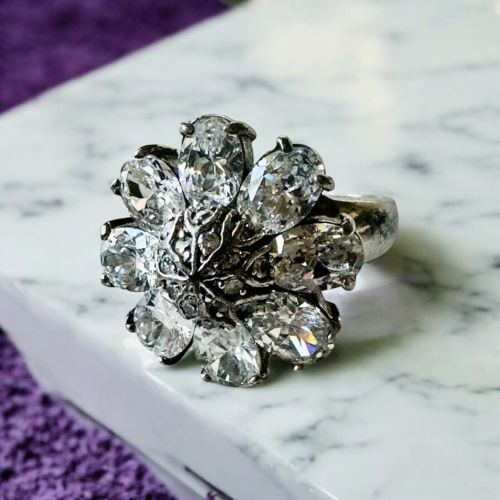 UNIQUE CUBIC ZIRCONIA FLOWER RING 925 STERLING SILVER SIZE 8